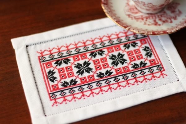 Avlea BitKit Ukrainian Crisscross Red Cross Stitch